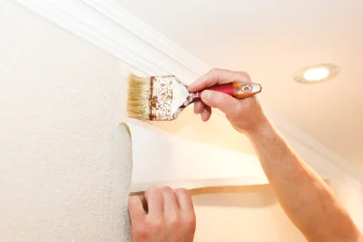 Pose de papier peint à Nogna — revêtements muraux et toiles de verre